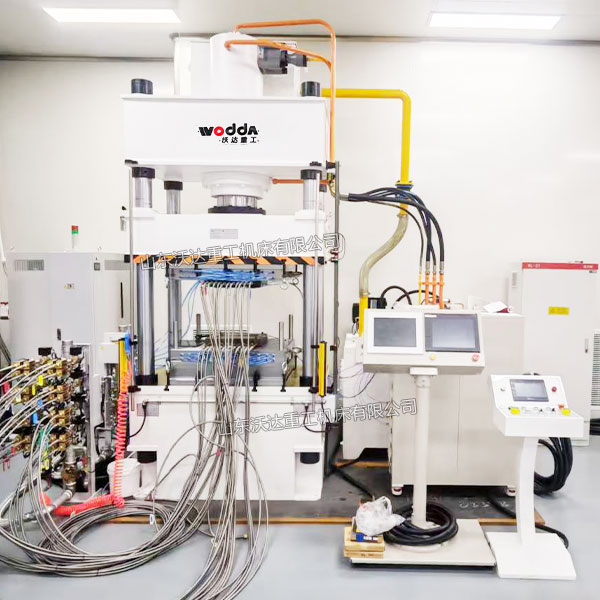 200噸飛機艙體隔板成型液壓機