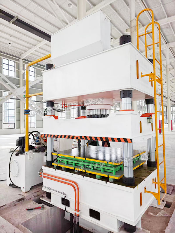 400噸四柱液壓機(jī)安裝完成