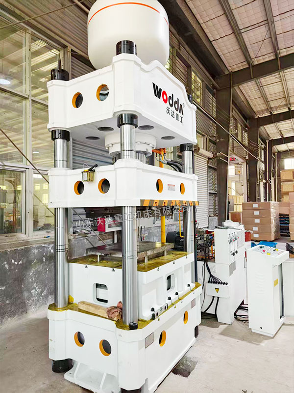 315噸不銹鋼托盤(pán)拉伸液壓機(jī)調(diào)試