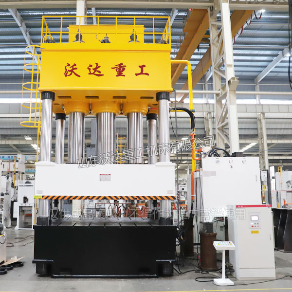 2000噸四柱液壓機(jī)車間實(shí)物