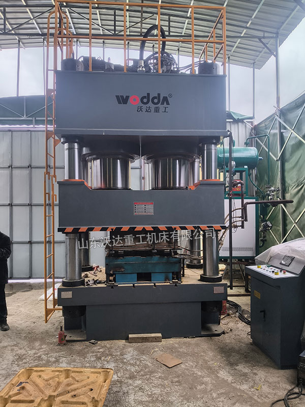 1600噸木屑托盤液壓機(jī) 1600噸木屑托盤液壓機(jī)