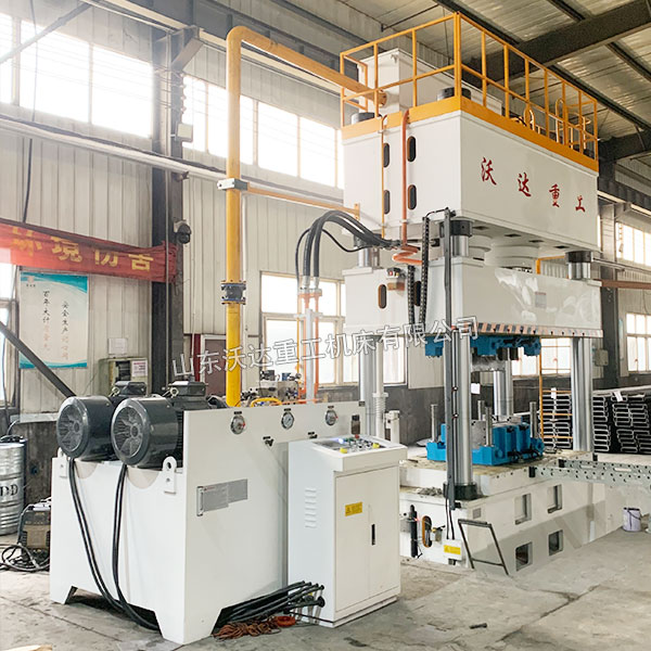 1250噸四柱液壓機(jī)安裝完成