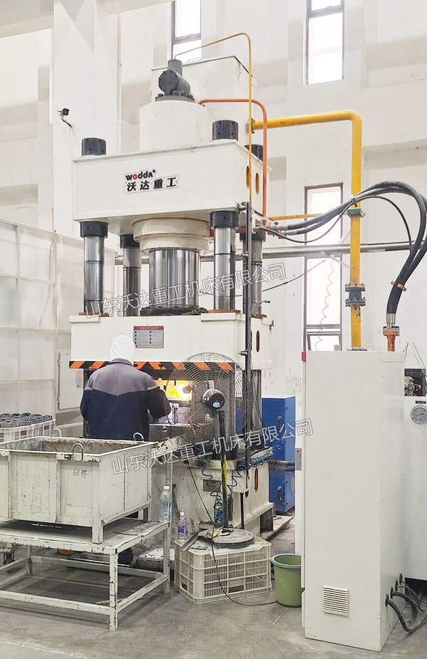 500噸鋁制汽車(chē)軸承殼冷擠壓液壓機(jī)