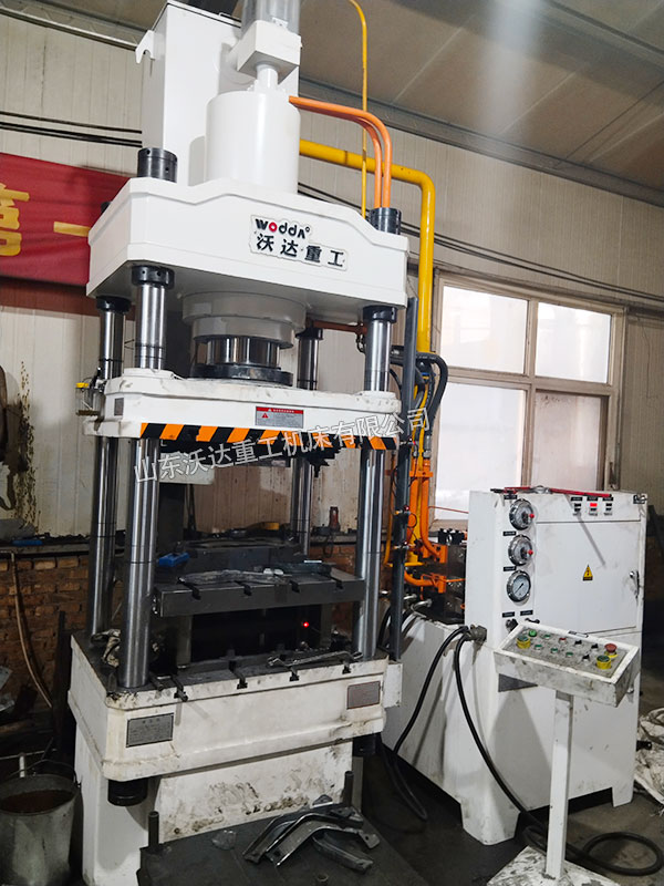 200噸汽車配件成型液壓機