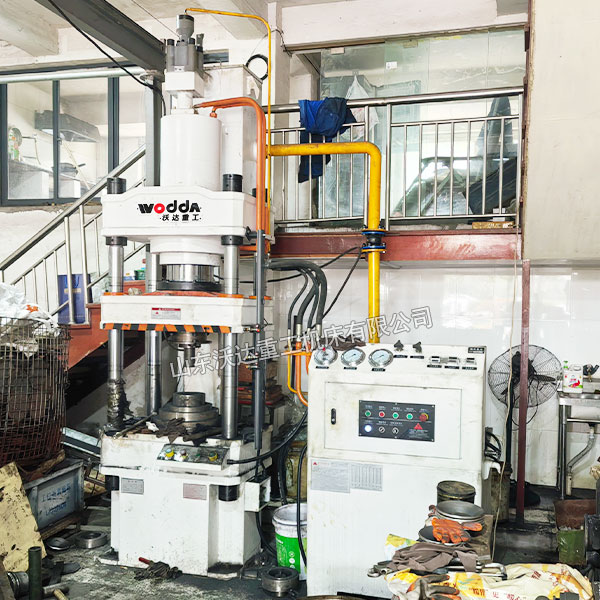 200噸四柱液壓機