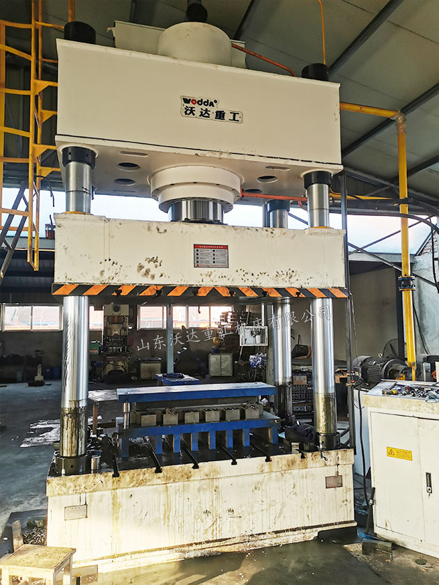 630噸汽車配件成型液壓機(jī)