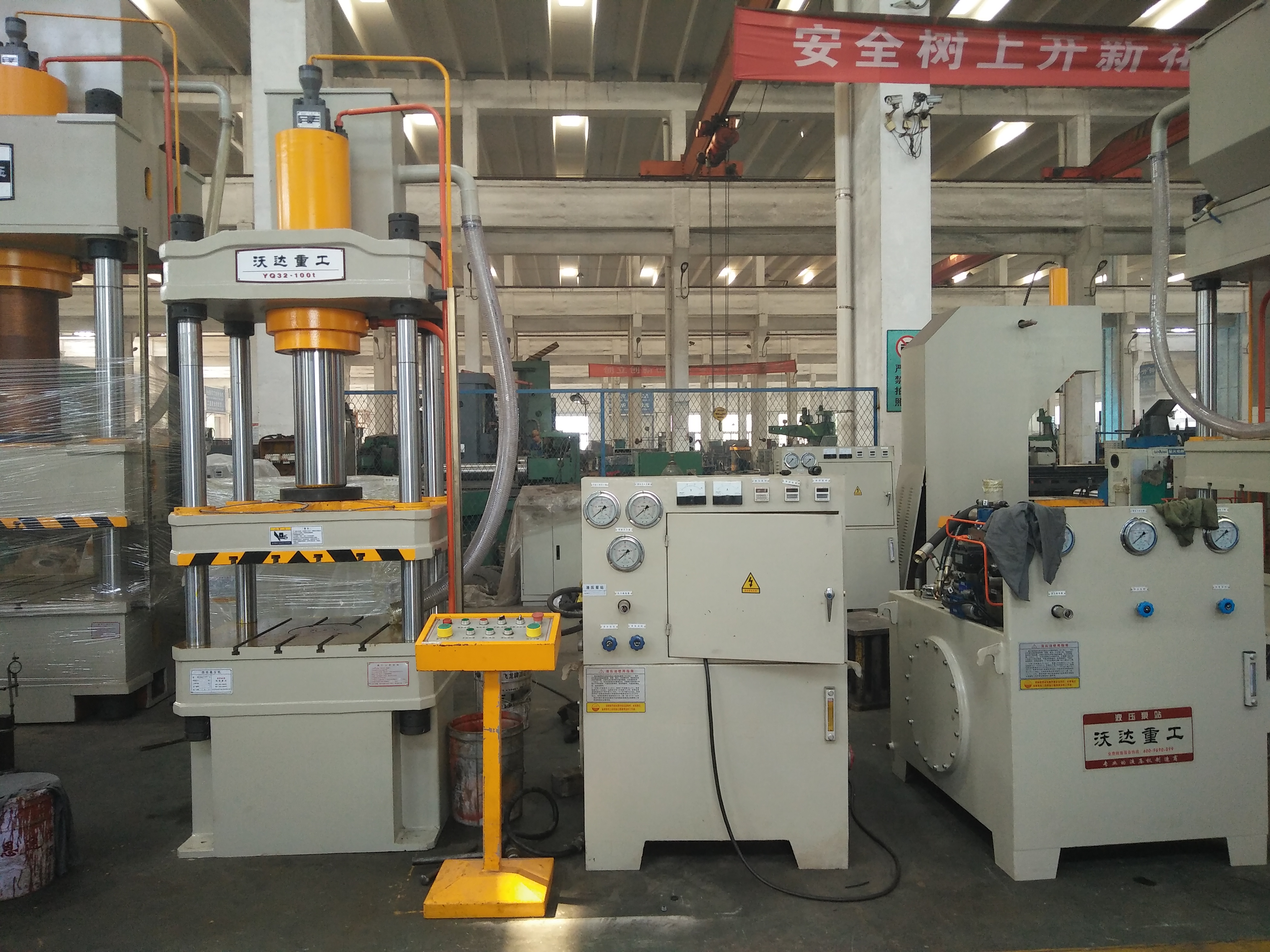 四柱液壓機(jī)實物圖