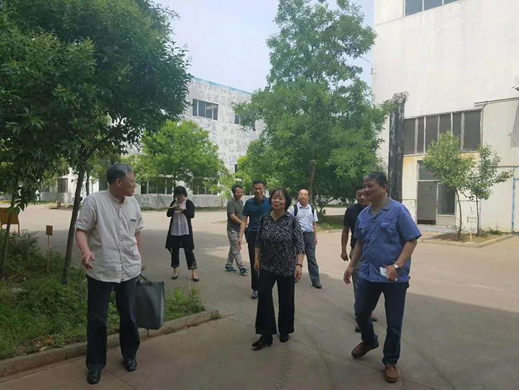 北京一機劉宇凌總工程師來沃達(dá)液壓機考察